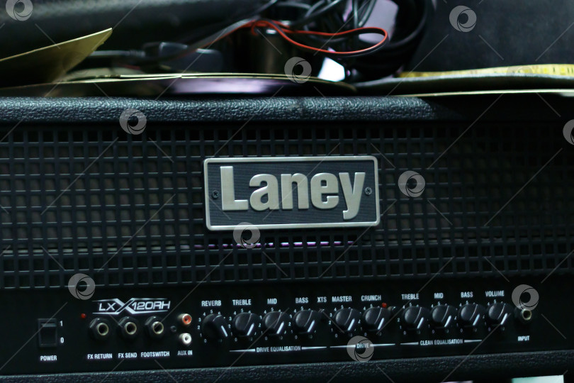 Скачать Тюмень, Россия- 02 ноября 2022 г.: Laney Amplification - базирующийся в Уэст-Мидленде производитель гитарных и инструментальных усилителей close up selective focus фотосток Ozero