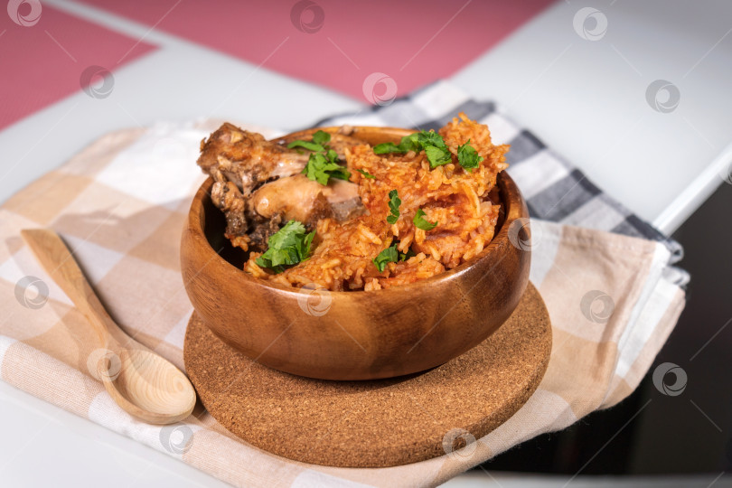 Скачать Рисовый купол Джоллоф для концепции нигерийской кухни в Гане. Африканское национальное блюдо. фотосток Ozero