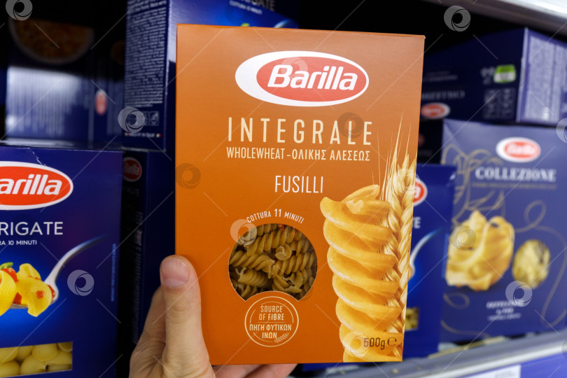 Скачать Тюмень, Россия - 11 мая 2022 года: Паста Barilla integrale fusilli на полке супермаркета. Barilla - ведущий мировой производитель макаронных изделий фотосток Ozero