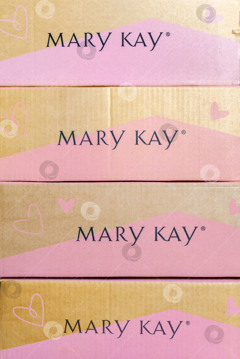 Скачать Тюмень, Россия - 02 ноября 2022 года: Логотип компании Mary Kay по уходу за кожей. Вертикальная фотография фотосток Ozero