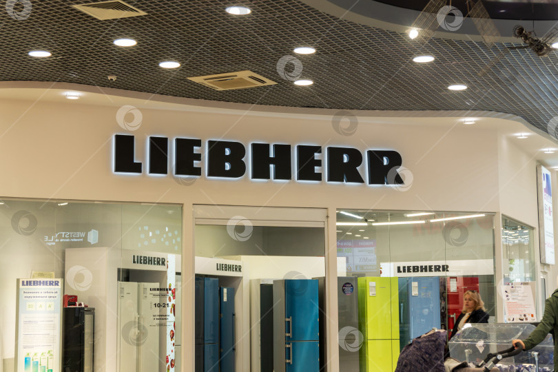 Скачать Тюмень, Россия - 01 октября 2022 г.: Логотип Liebherr, холодильники Liebherr производятся на трех заводах, расположенных в Германии, Австрии и Болгарии. фотосток Ozero