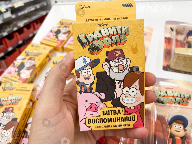 Скачать Тюмень, Россия- 09 сентября 2022 года: Gravity Falls toys - американский мистический комедийный анимационный телесериал, созданный Алексом Хиршем для Disney Channel и Disney XD фотосток Ozero