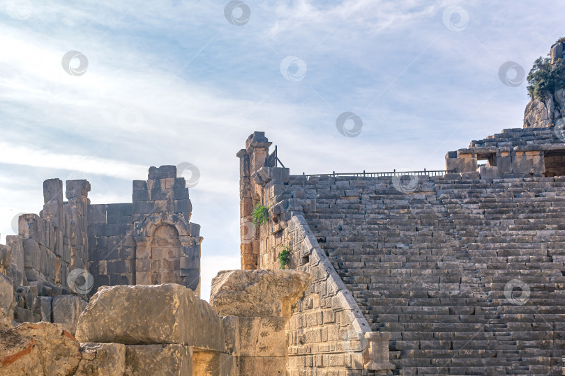 Скачать руины античного амфитеатра в Майре (ныне Демре, Турция) фотосток Ozero