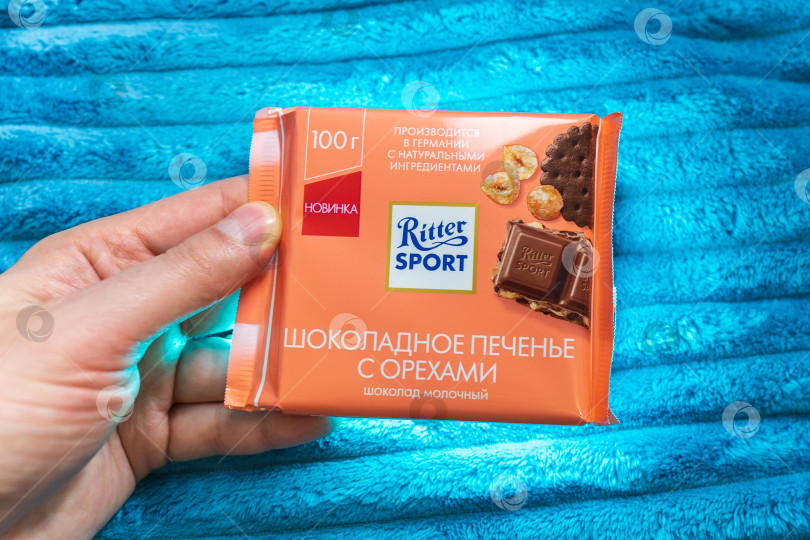Скачать Тюмень, Россия - 23 декабря 2021 года: Шоколадные батончики Ritter Sport. Компания Ritter Sport была основана в 1912 году. фотосток Ozero