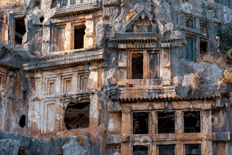 Скачать руины скалистого некрополя с высеченными в камне гробницами в Мире Ликийском фотосток Ozero