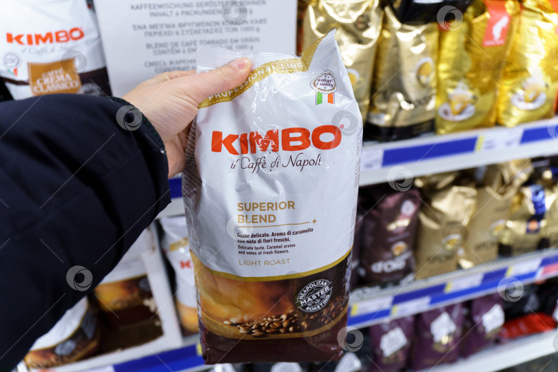 Скачать Тюмень, Россия - 26 января 2023 года: Coffee Kimbo - итальянский производитель кофейной продукции. фотосток Ozero