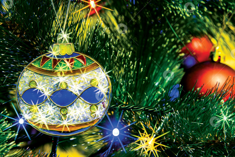 Скачать Рождественские украшения на рождественской елке. фотосток Ozero