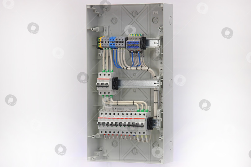 Скачать Электрический распределительный щит с автоматическими выключателями тока фотосток Ozero