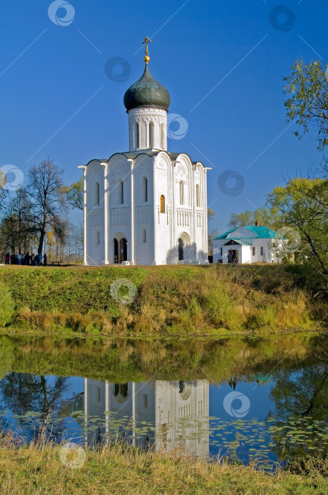 Скачать Церковь Покрова Пресвятой Богородицы на Нерли. фотосток Ozero