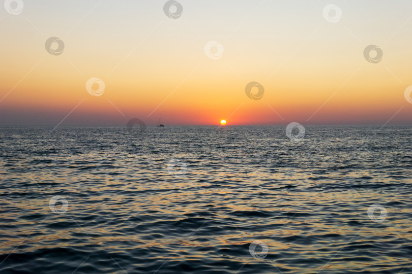 Скачать Прекрасный закат на море, природный ландшафт. Скопируйте место для текста фотосток Ozero
