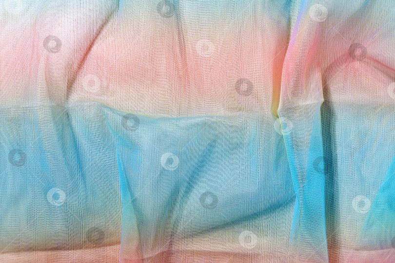 Скачать Шелковая ткань прозрачная. Синий, розовый, красный. скрученная ткань с многоцветной текстурой фотосток Ozero