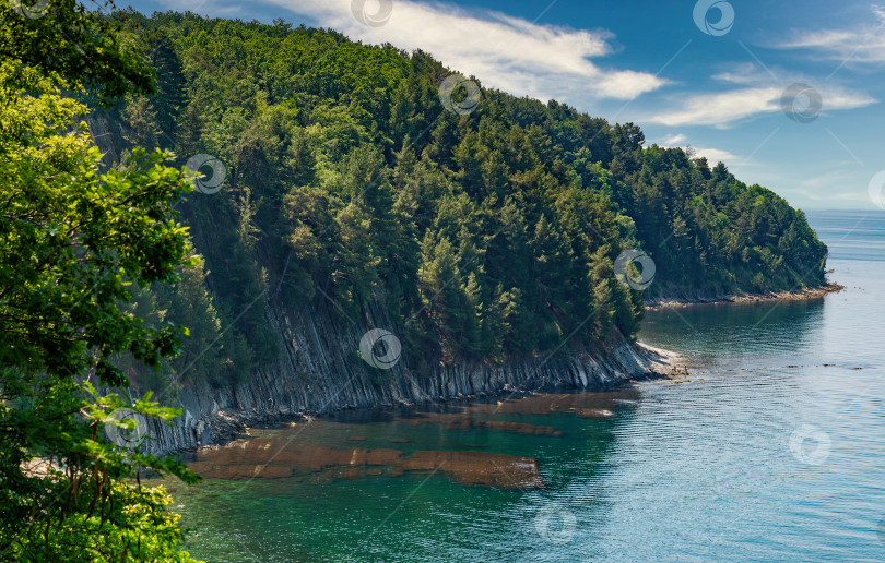 Скачать Вид на море с утеса Киселева в Туапсе, Россия. фотосток Ozero