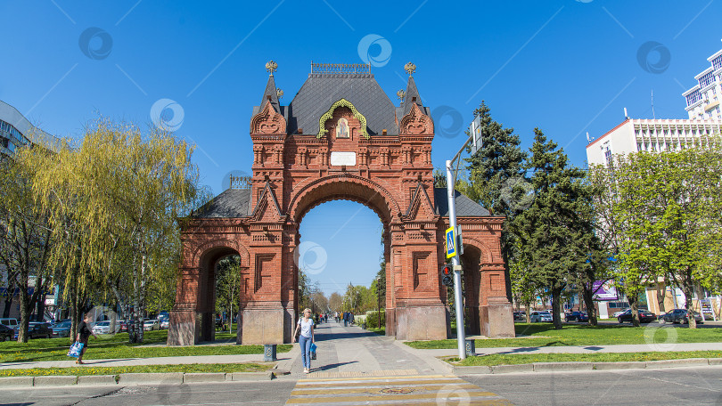 Скачать Триумфальная арка - памятник архитектуры в Краснодаре, фотосток Ozero