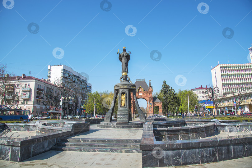 Скачать Памятник святой великомученице Екатерине в городе Красно фотосток Ozero