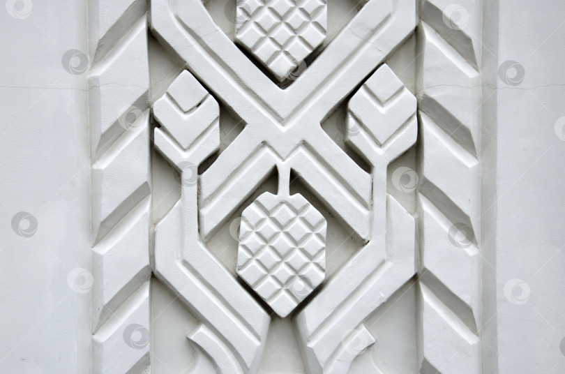 Скачать Фрагмент декоративных элементов на белой стене исторического здания фотосток Ozero