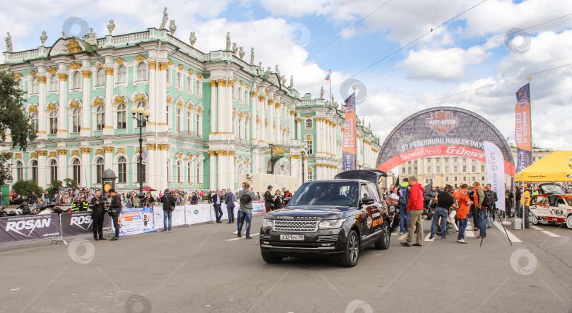 Скачать Парад слежения за транспортными средствами. фотосток Ozero