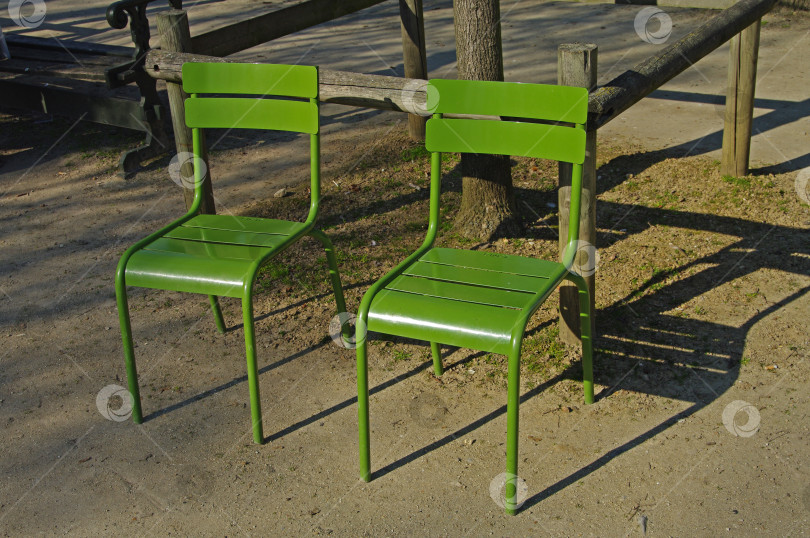 Скачать Два зеленых стула. фотосток Ozero