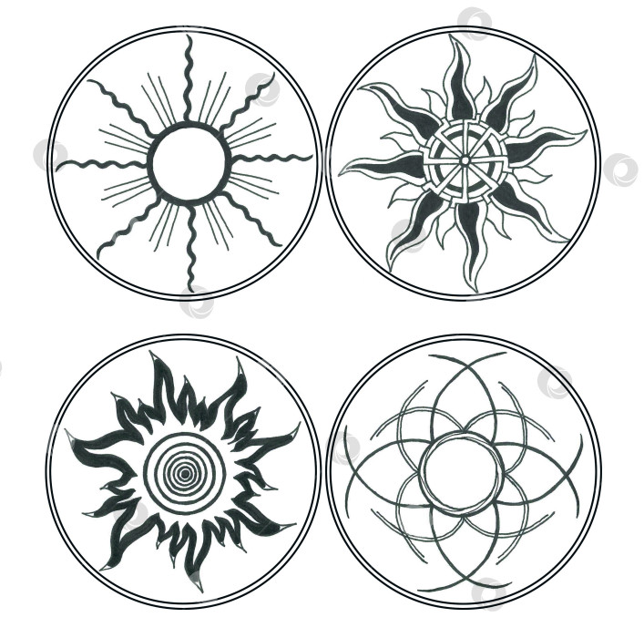Скачать Четыре различных стилизованных изображения солнца в круглой рамке для m фотосток Ozero