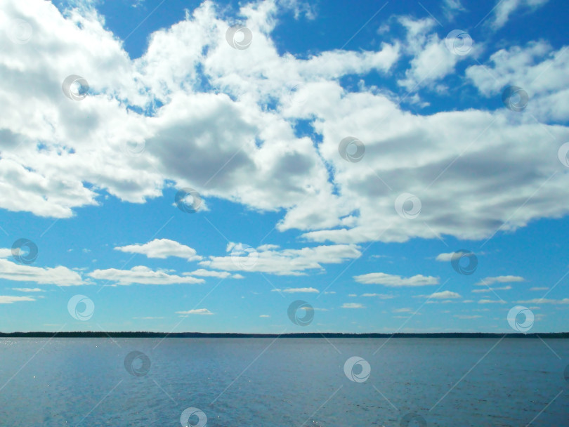 Скачать Небо над водой. Весенний пейзаж. фотосток Ozero