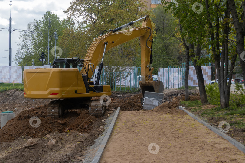 Скачать Использование экскаватора при строительстве. фотосток Ozero