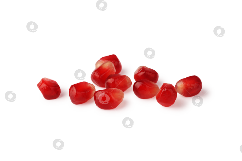 Скачать зернышки граната с оттенком, тропический фрукт, изолят для вырезки на белом фоне фотосток Ozero