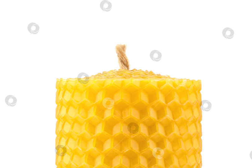Скачать свечи из желтого натурального воска с ячеистой текстурой фотосток Ozero