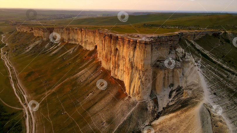 Скачать Белая скала. фотосток Ozero