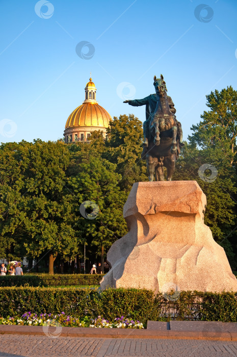 Скачать Санкт-Петербург, Россия - Памятник Медному всаднику. фотосток Ozero