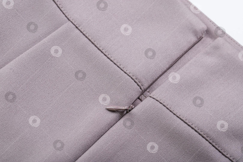 Скачать боковой карман брюк из красной ткани с частью ремня со шлевками фотосток Ozero