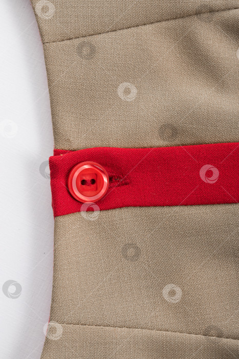Скачать боковой карман брюк из красной ткани с частью ремня со шлевками фотосток Ozero