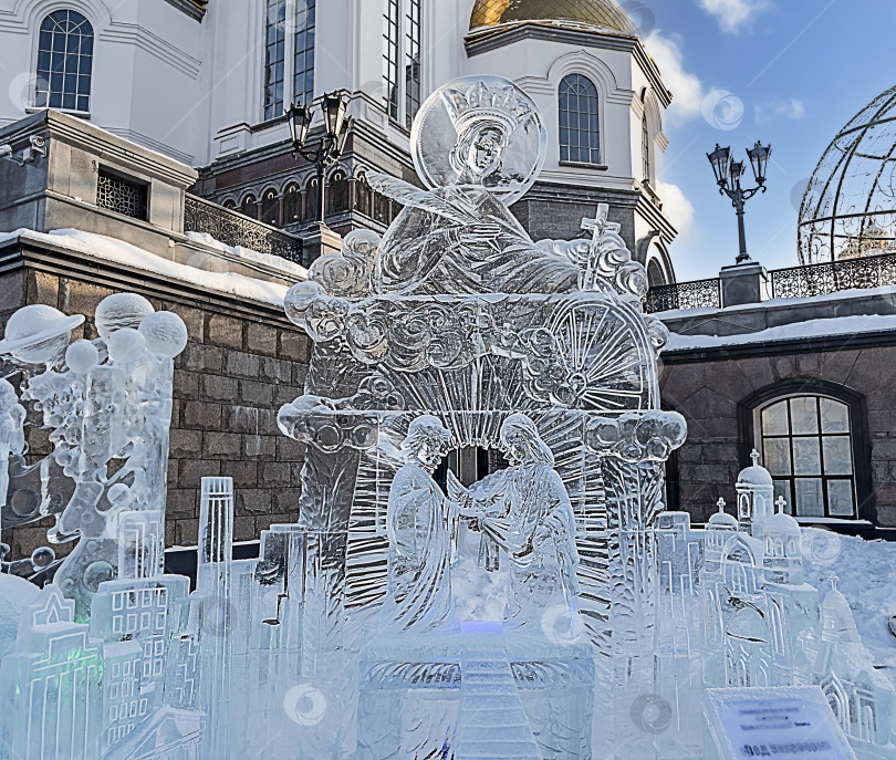 Скачать Рождественская выставка ледяных скульптур, Церковь на Крови в Екатеринбурге, Рождество 2020 фотосток Ozero