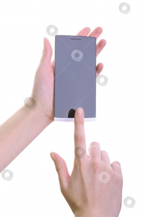 Скачать смартфон в изолированных женских руках фотосток Ozero