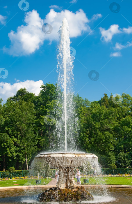 Скачать Санкт-Петербург, Россия - Французский фонтан в Петергофе фотосток Ozero
