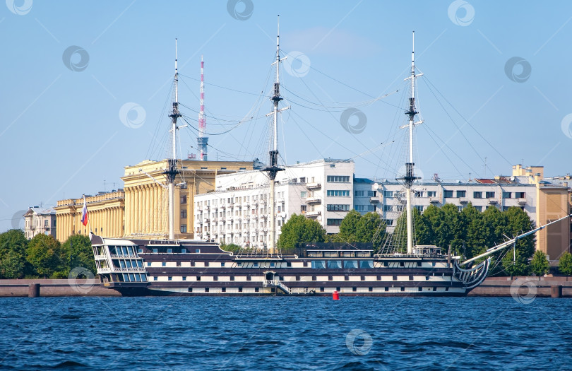 Скачать Санкт-Петербург, Россия - ресторан "Корабль" на Неве. фотосток Ozero