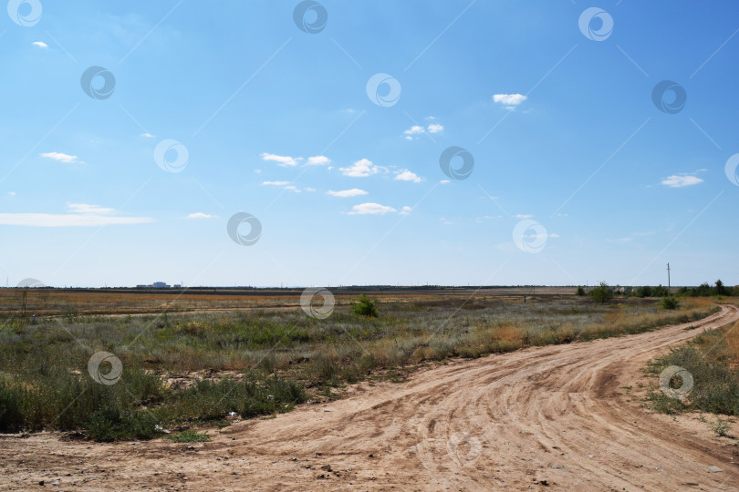 Скачать Просёлочная дорога в степи фотосток Ozero