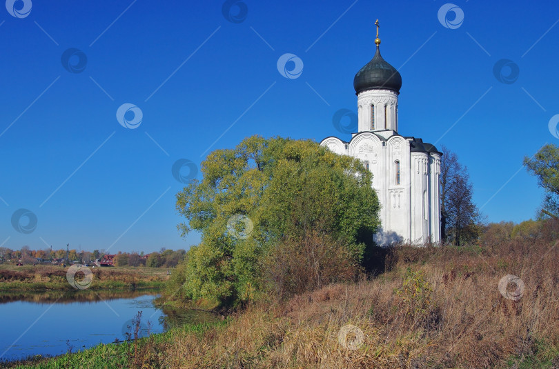 Скачать Церковь Покрова Пресвятой Богородицы на Нерли. фотосток Ozero