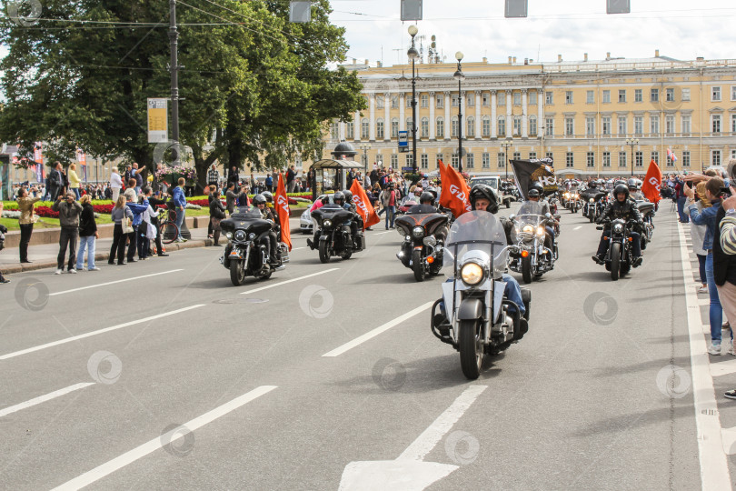 Скачать Мотоциклы с флагами компаний-спонсоров. фотосток Ozero