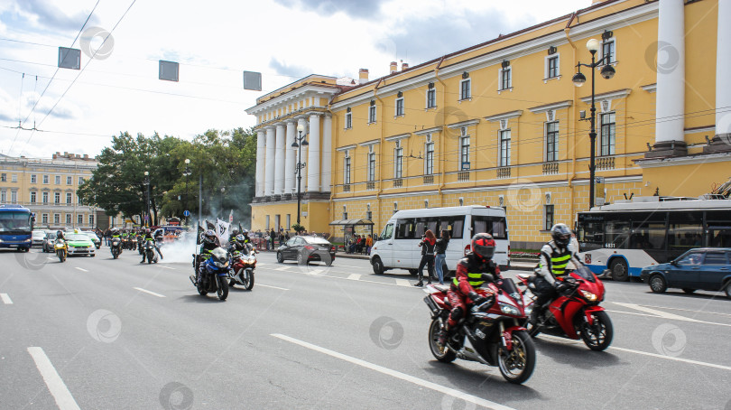 Скачать Указания группы байкеров. фотосток Ozero