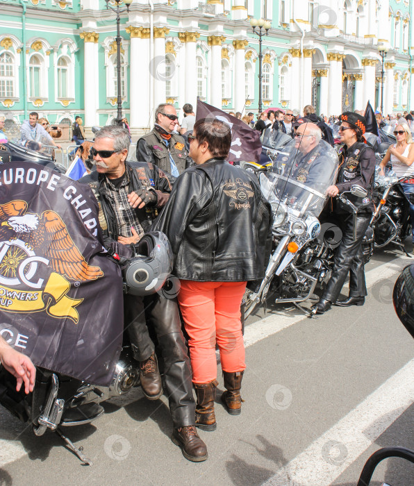 Скачать Две пары байкеров из Франции. фотосток Ozero