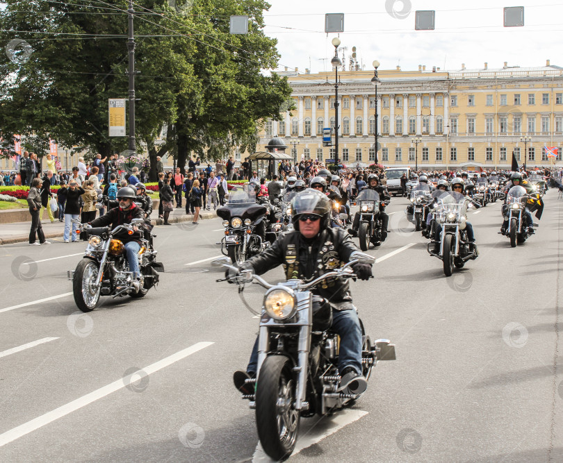 Скачать Байкеры на мотоциклах. фотосток Ozero