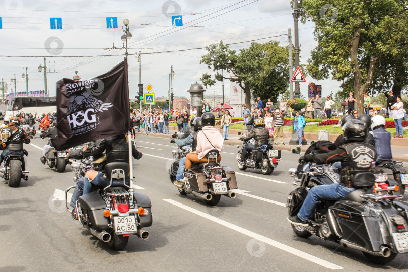 Скачать Парад Harley Davidson на Дворцовом мосту. фотосток Ozero