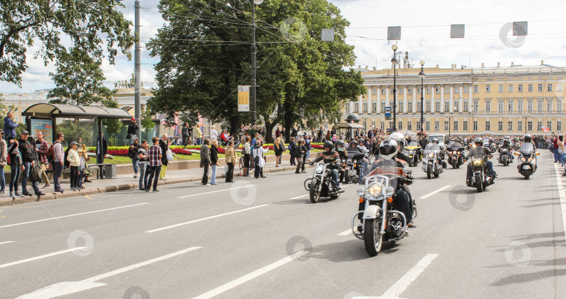 Скачать Парад мотоциклистов в городе. фотосток Ozero