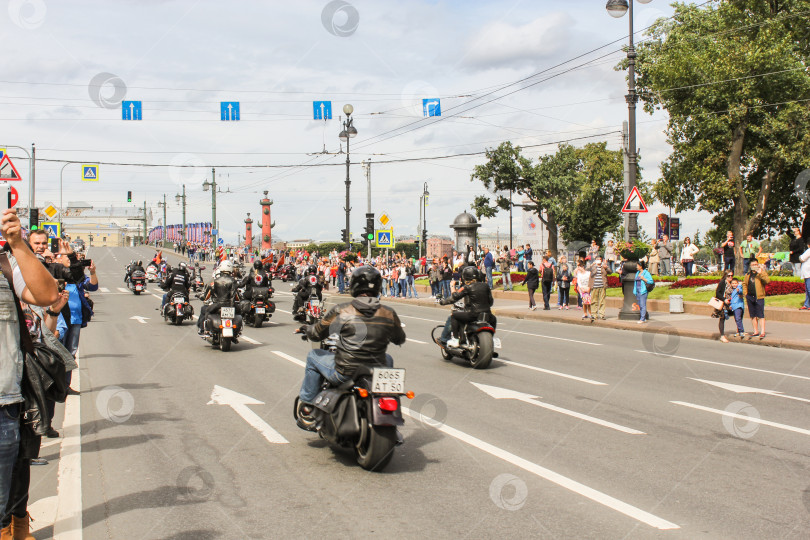 Скачать Парад Harley Davidson в Санкт-Петербурге. фотосток Ozero