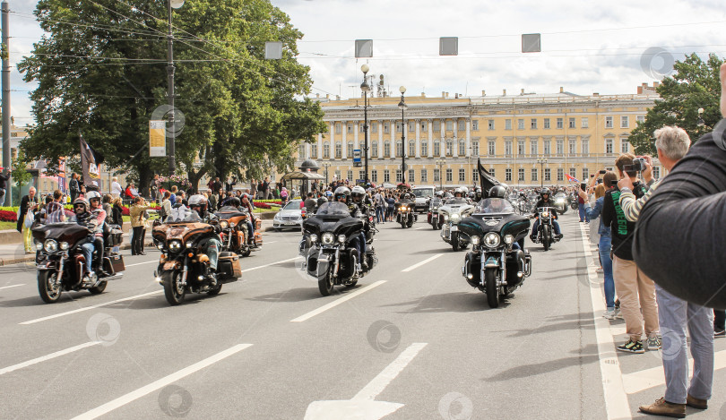 Скачать Парад Harley Davidson в Санкт-Петербурге. фотосток Ozero