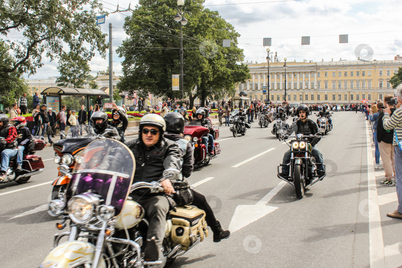 Скачать Зрители парада Harley Davidson. фотосток Ozero