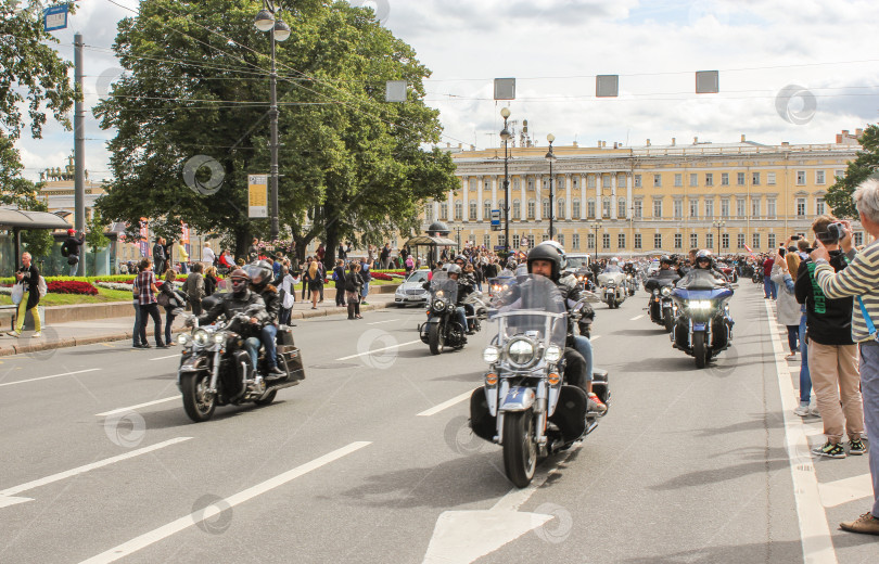 Скачать Путешествуйте дальше с группой байкеров. фотосток Ozero