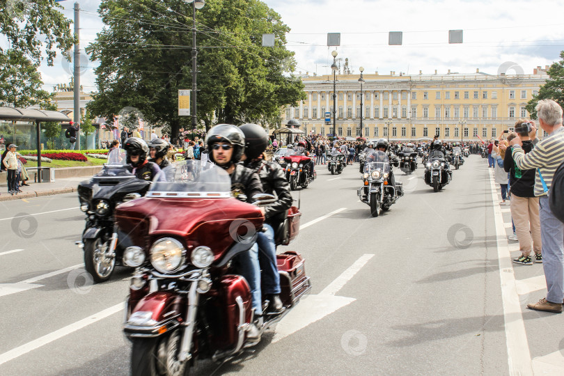 Скачать Парад Harley Davidson в Санкт-Петербурге. фотосток Ozero