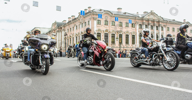 Скачать Эксклюзивный парад мотоциклов. фотосток Ozero