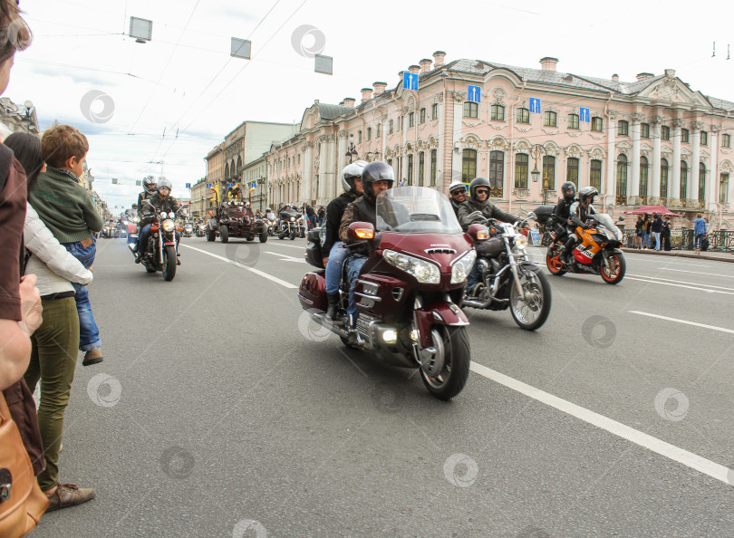 Скачать Парад Harley Davidson на Невском проспекте. фотосток Ozero