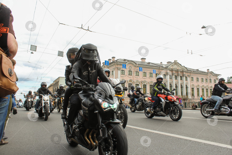 Скачать Байкеры на Невском проспекте. фотосток Ozero